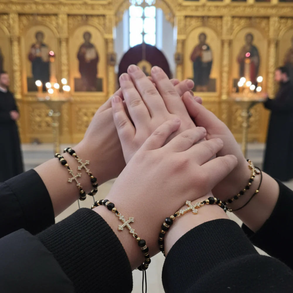 Комплектът гривни Света Троица